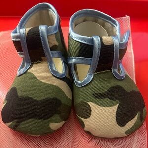 NEW Baby Bella Maya BOYS Size 6-12 months. Camo and Blue Booties